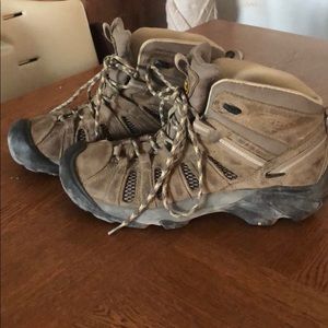 Keens hiking boots
